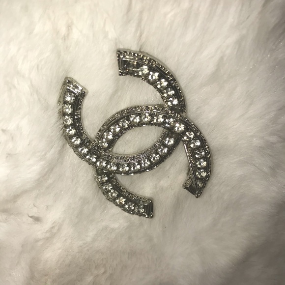 AUTHENTIC CLASSIC CHANEL BROOCH EXCLUSIVE - Picture 4 of 9